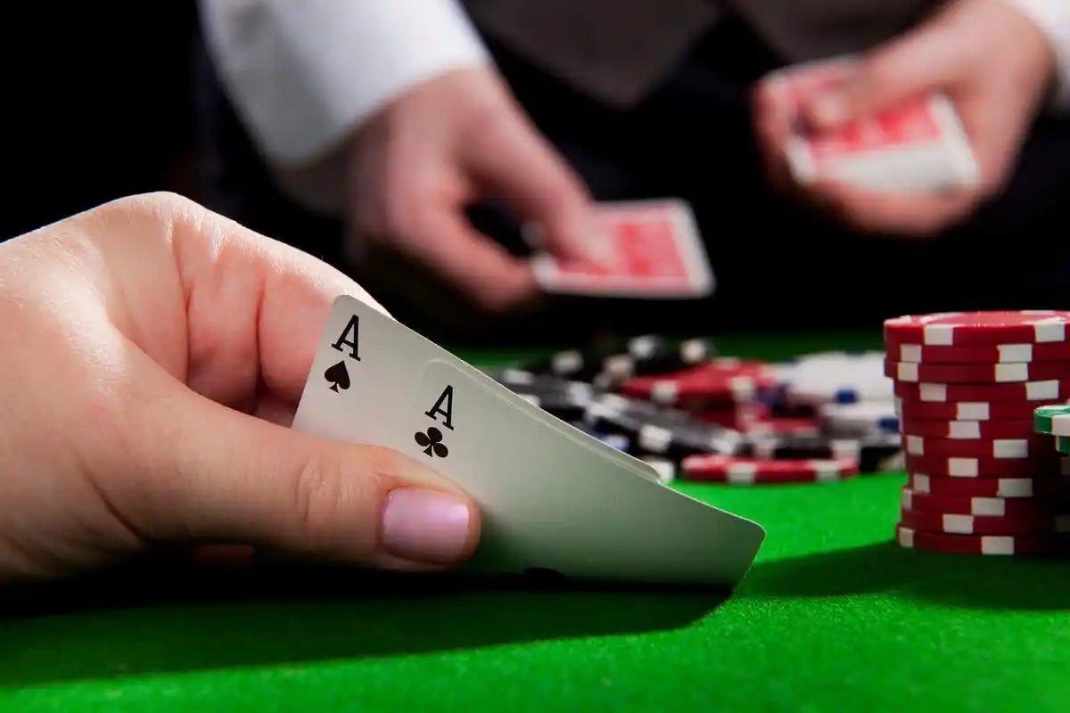 Filipino player reviewing sports betting odds on phmacao apk mobile interface